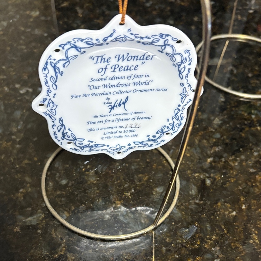 Decorative ornament- Edna Hibel- “The Wonder of Peace” - Picture 5 of 6